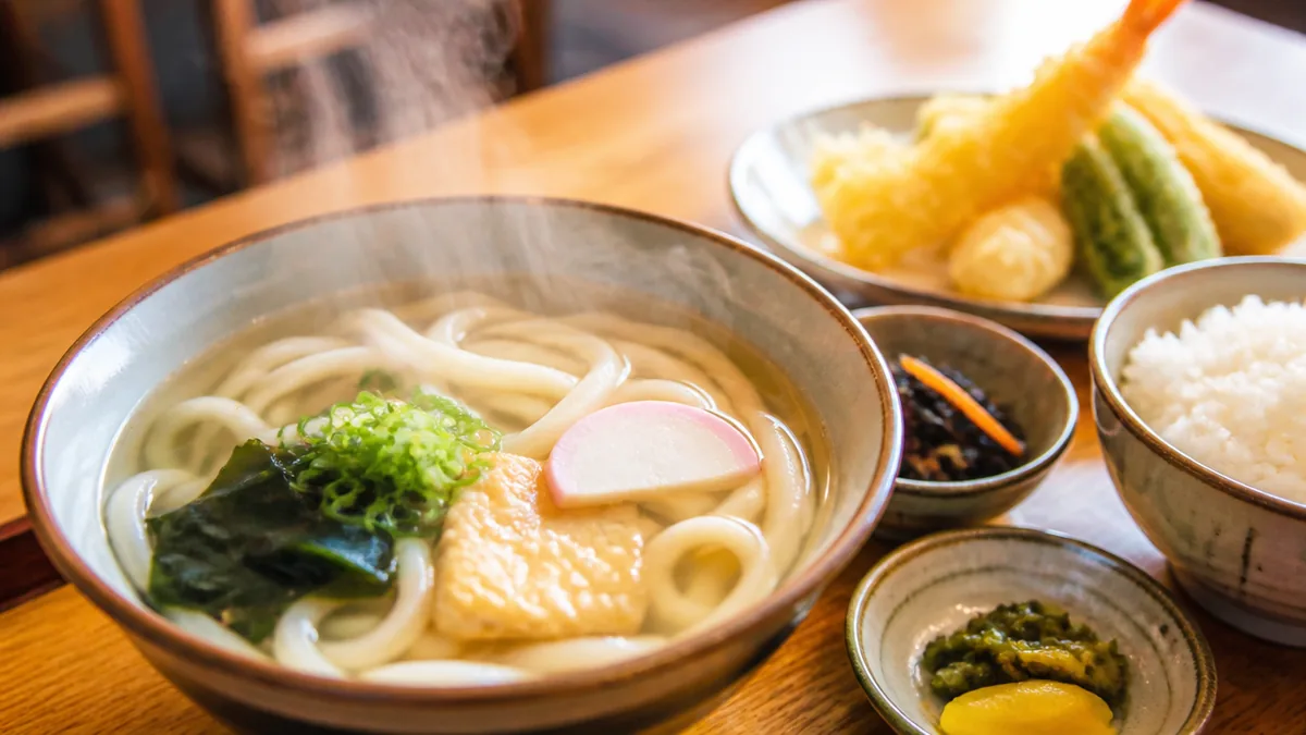 創業1977年、530円のかけうどんから始まる駅前の地下の解説画像