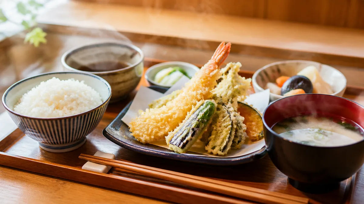 箕面市立文化芸能劇場のランチは徒歩圏6軒｜930円の天ぷら定食から館内カフェの1,380円までのアイキャッチ画像