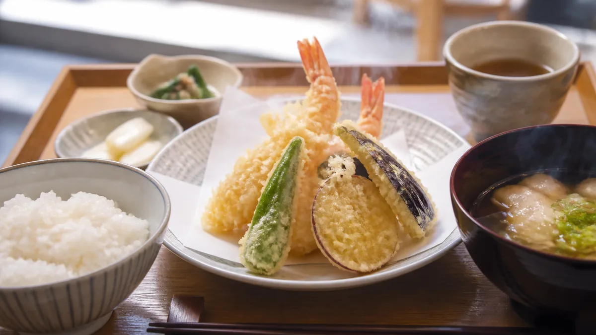 開演までの時間が短い日は930円の天ぷら定食の解説画像