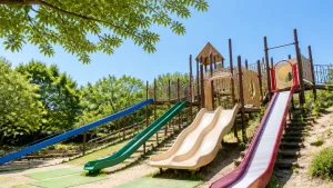 緑が丘公園は滑り台4種類の大型遊具がそろう高槻の1.72ha｜無料駐車場19台とバスの行き方のアイキャッチ画像