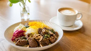 tiam 箕面カフェは米粉スイーツとペルシャ料理の店｜駅徒歩6分・店前4台で通うのアイキャッチ画像