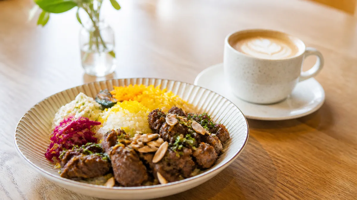 tiam 箕面カフェは米粉スイーツとペルシャ料理の店|駅徒歩6分・店前4台で通うのアイキャッチ画像