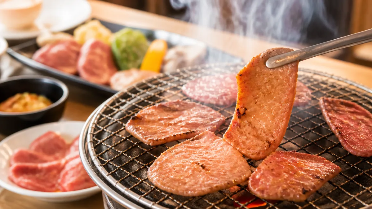 炭火焼肉 七輪 高槻店はどんな店？郊外型の大箱で夜だけ開く焼肉店の解説画像