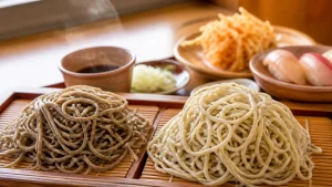 そば玄生は黒と白の十割そばを1,265円で食べ比べる池田の一軒｜寿司とかき揚げ・駐車場までのアイキャッチ画像